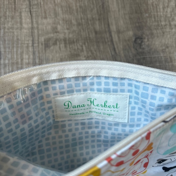 Dana Herbert Small Lined Puppy Pattern Cosmetic Bag - Picture 3 of 3